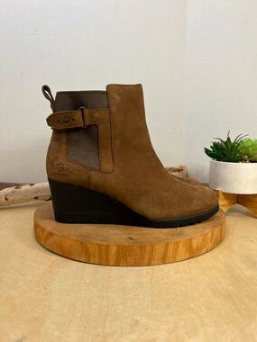UGG Indra Waterproof Leather Wedge Ankle Boots Size 8